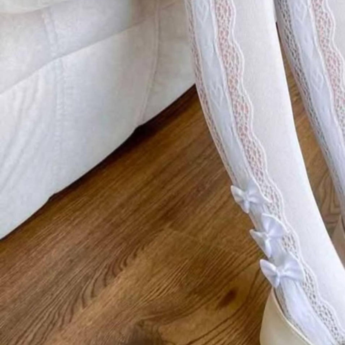 Rajstopy ażurowe z kokardką dziewczęce biały Kidodido K2316-1-15425