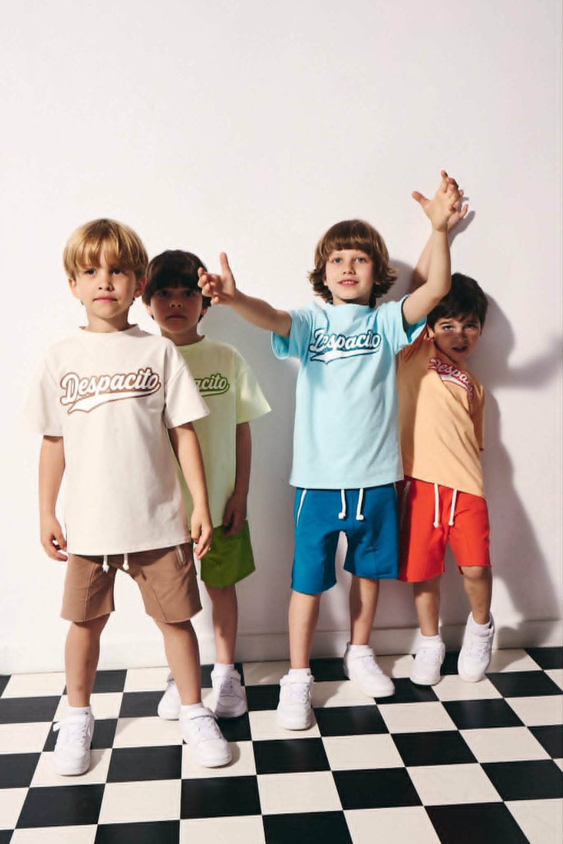 T-shirt chłopięcy beżowy Despacito 6068-5626-1