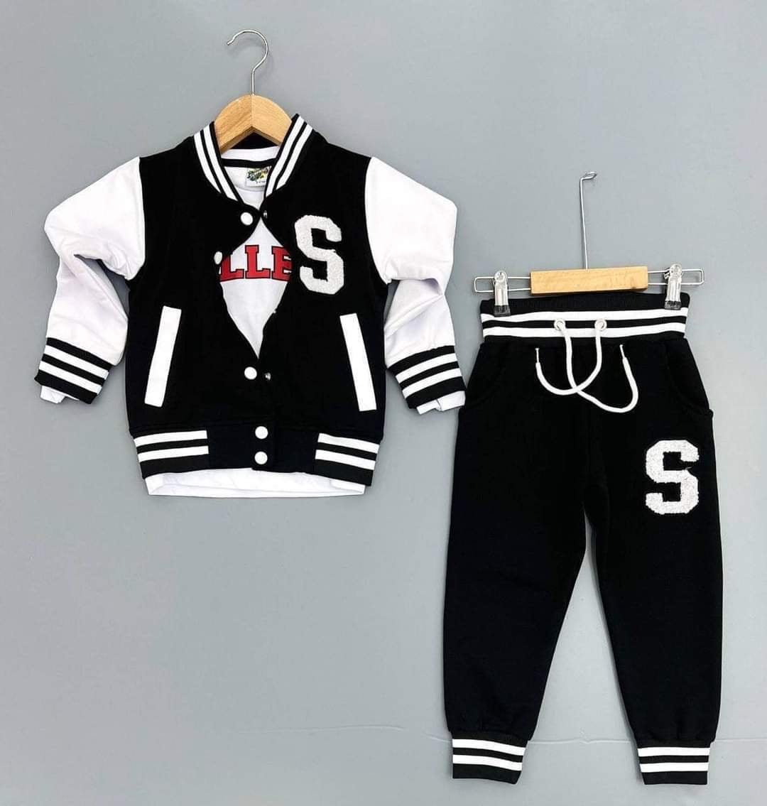 Dres Sportowy 3 Części dziewczęcy czarny Surprise 1758-23824 GKMOD -  - #tag1# - #tag2# - #tag3# - #tag4#